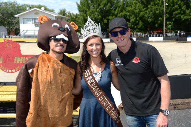 View Alex Tagliani and Scott Dixon settle a bet at the Indiana State Fair Photos
